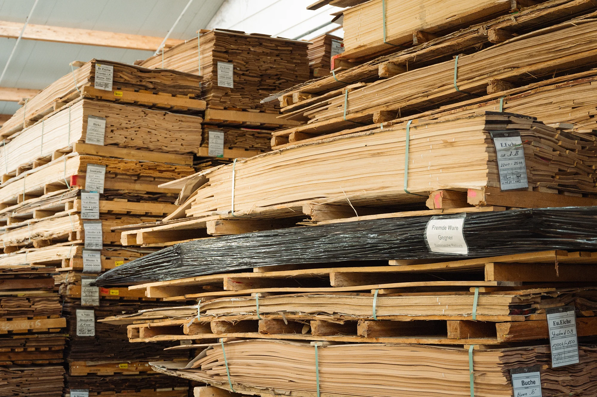 Architekten und Handwerker vertrauen weltweit auf Hobb-Holzprodukte.